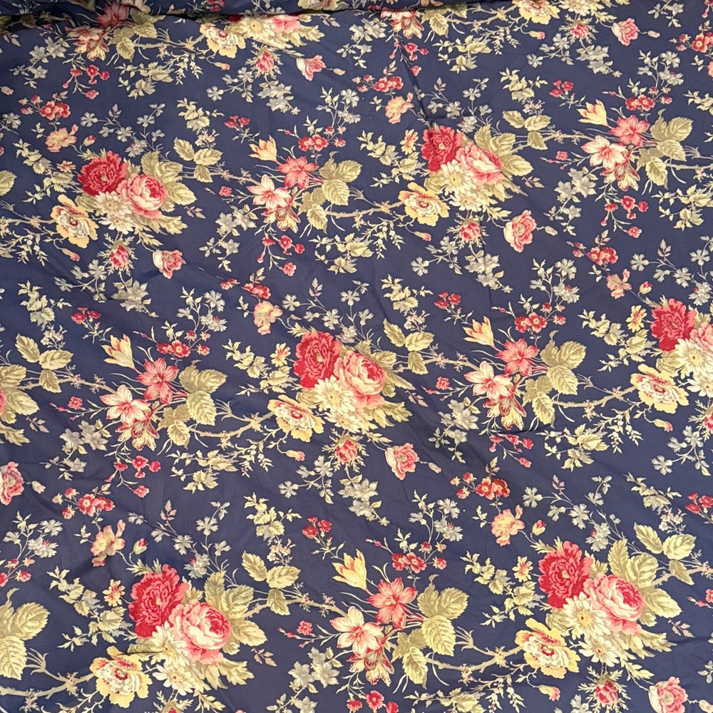 Chaps Ralph Lauren Cape Cod blue rose floral reversible Comforter in Navy & Red
